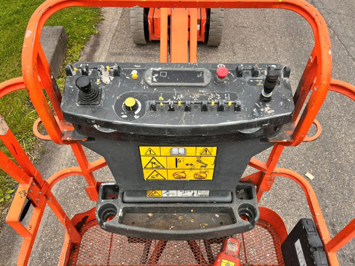 JLG E300AJ - 7