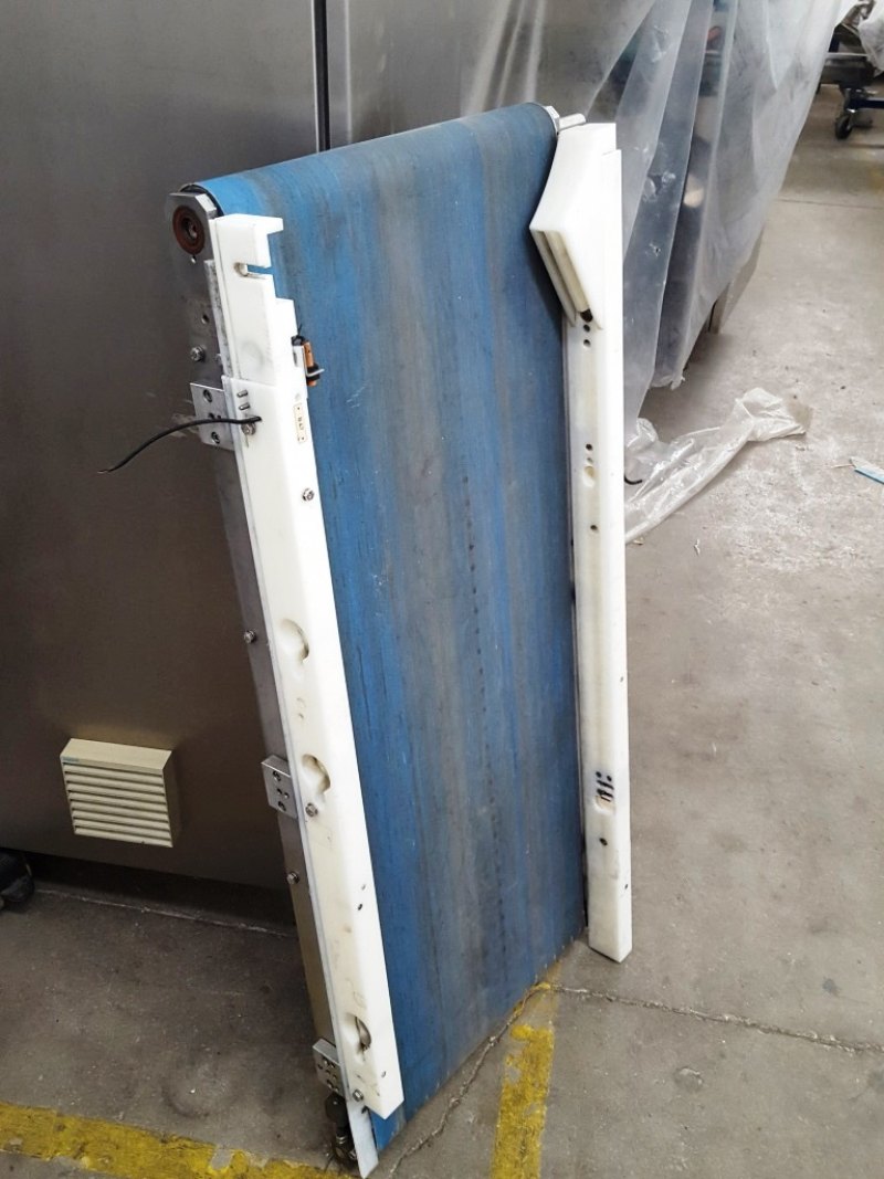NASTRO TRASPORTATORE A TAPPETO IN ACCIAIO INOX