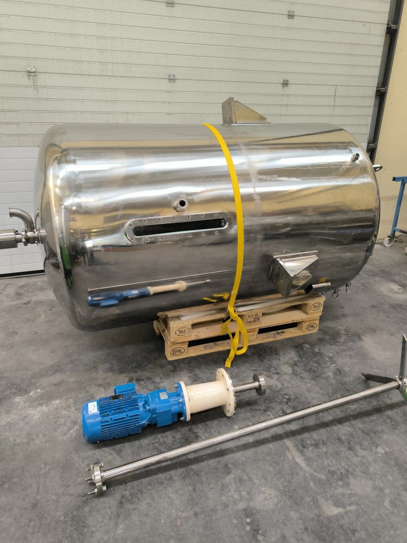 TANK INOXCAL STAINLESS STEEL 2500 LITRES WITH AGITATION
