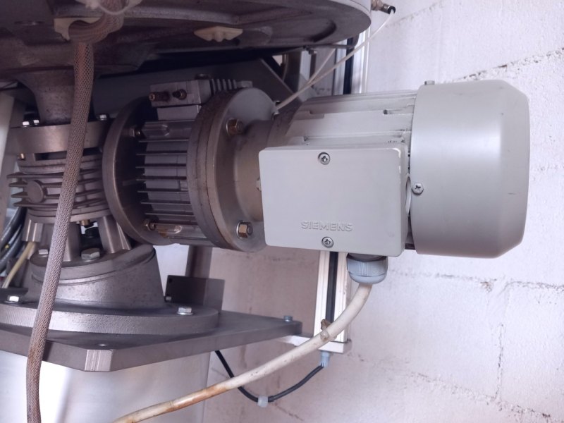 ORIENTATORE ALIMENTATORE VIBRANTE PER TAPPI – GAMA