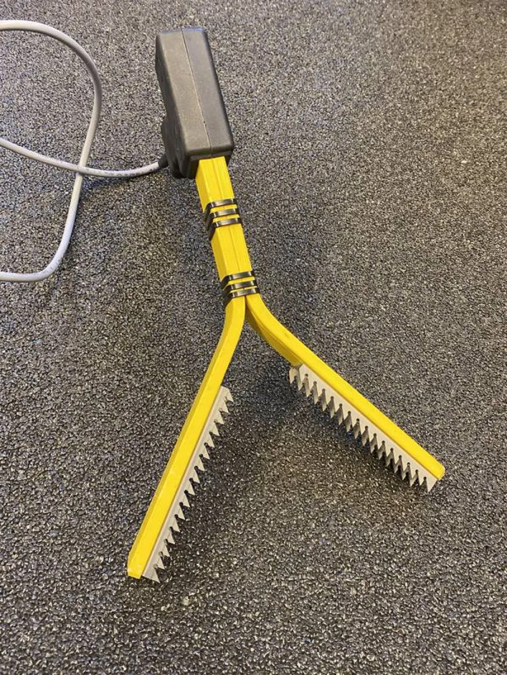 Stunning tongs