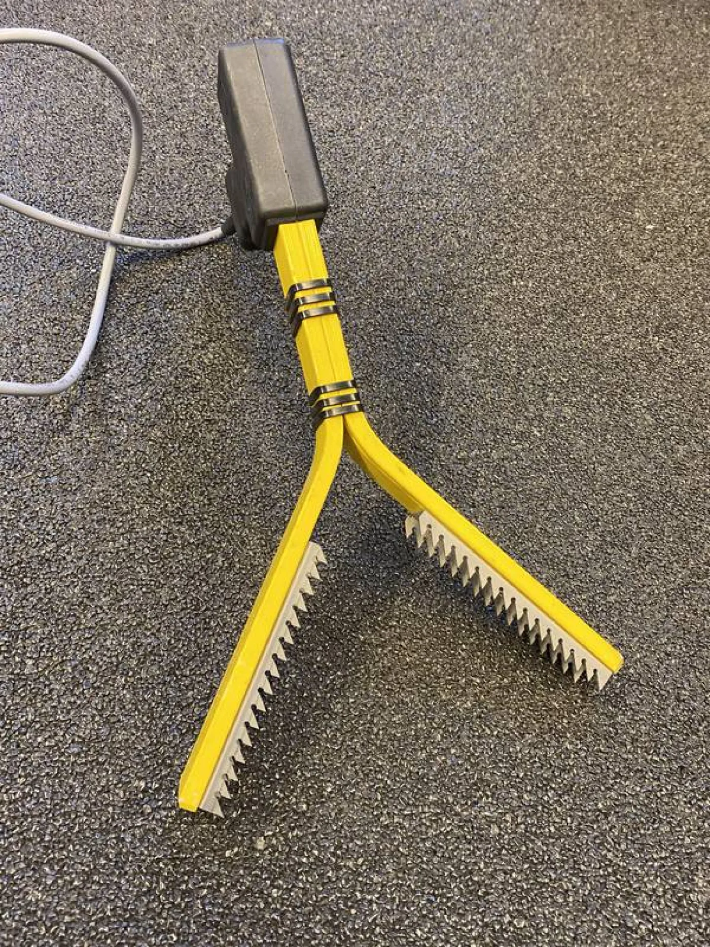 Stunning tongs - 1