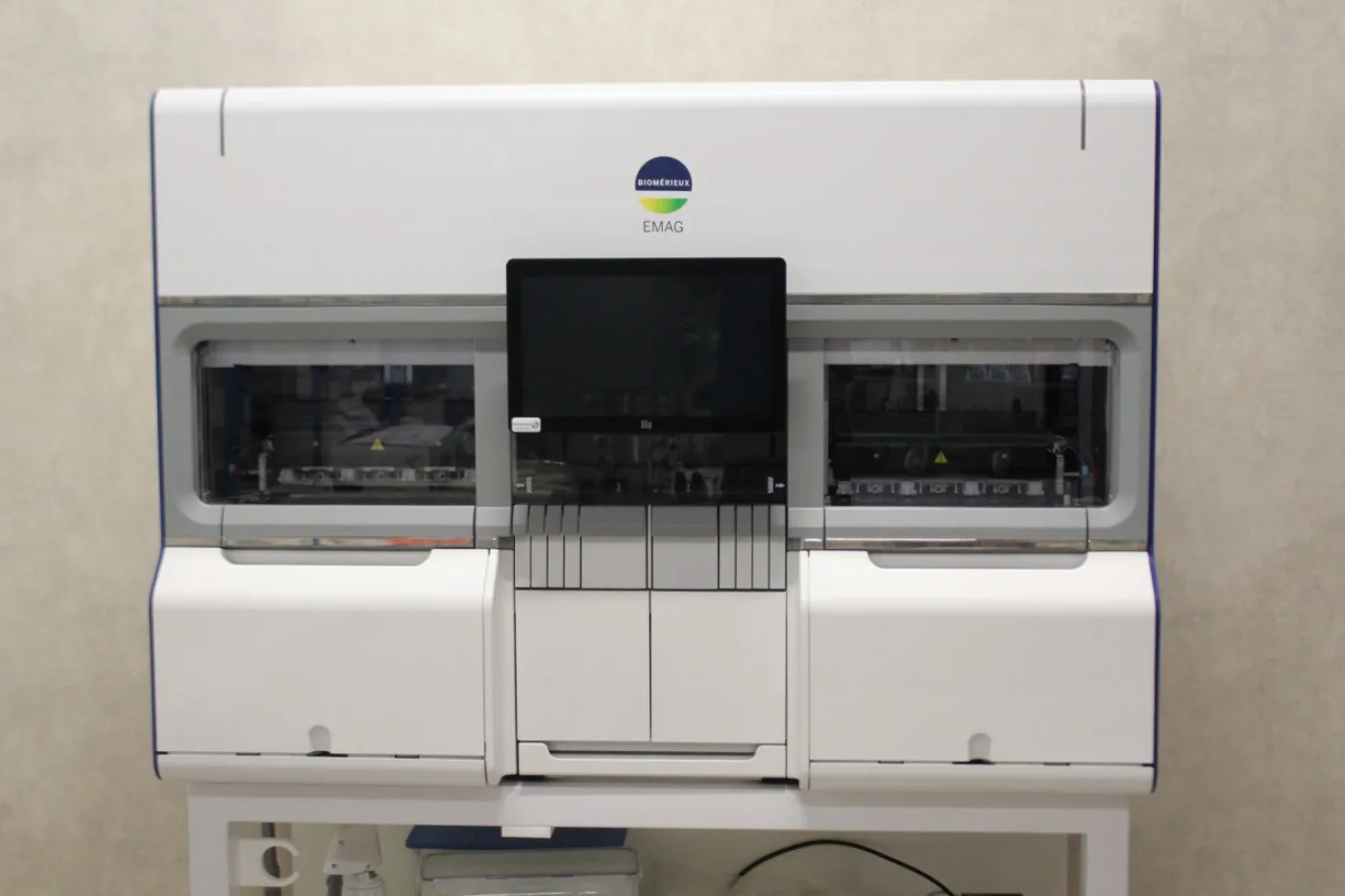 BioMérieux EMAG Nucleïnezuur Extractie Systeem - 1