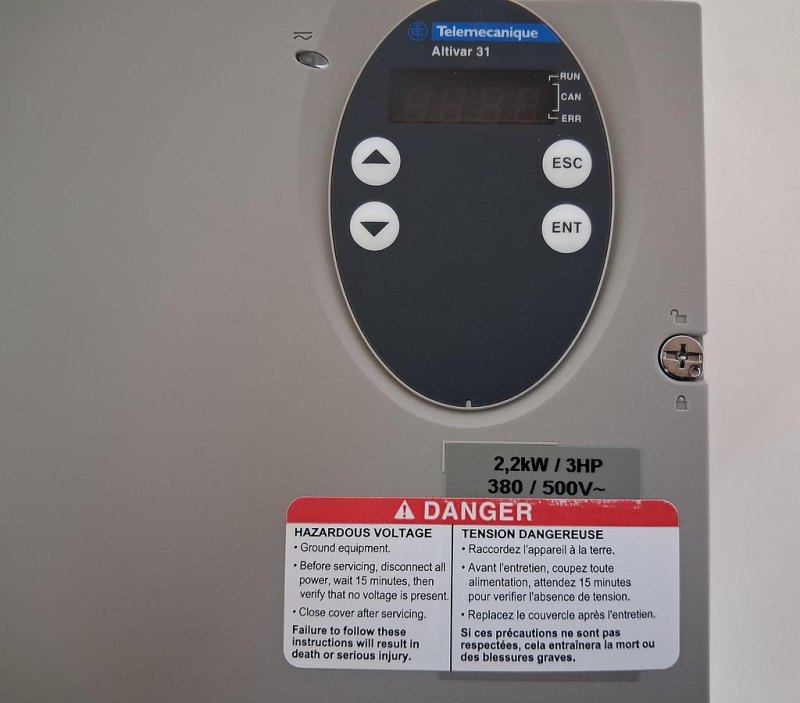 Schneider Electric Telemecanique Altivar 31 ATV31HU22N4 Frequency Inverter