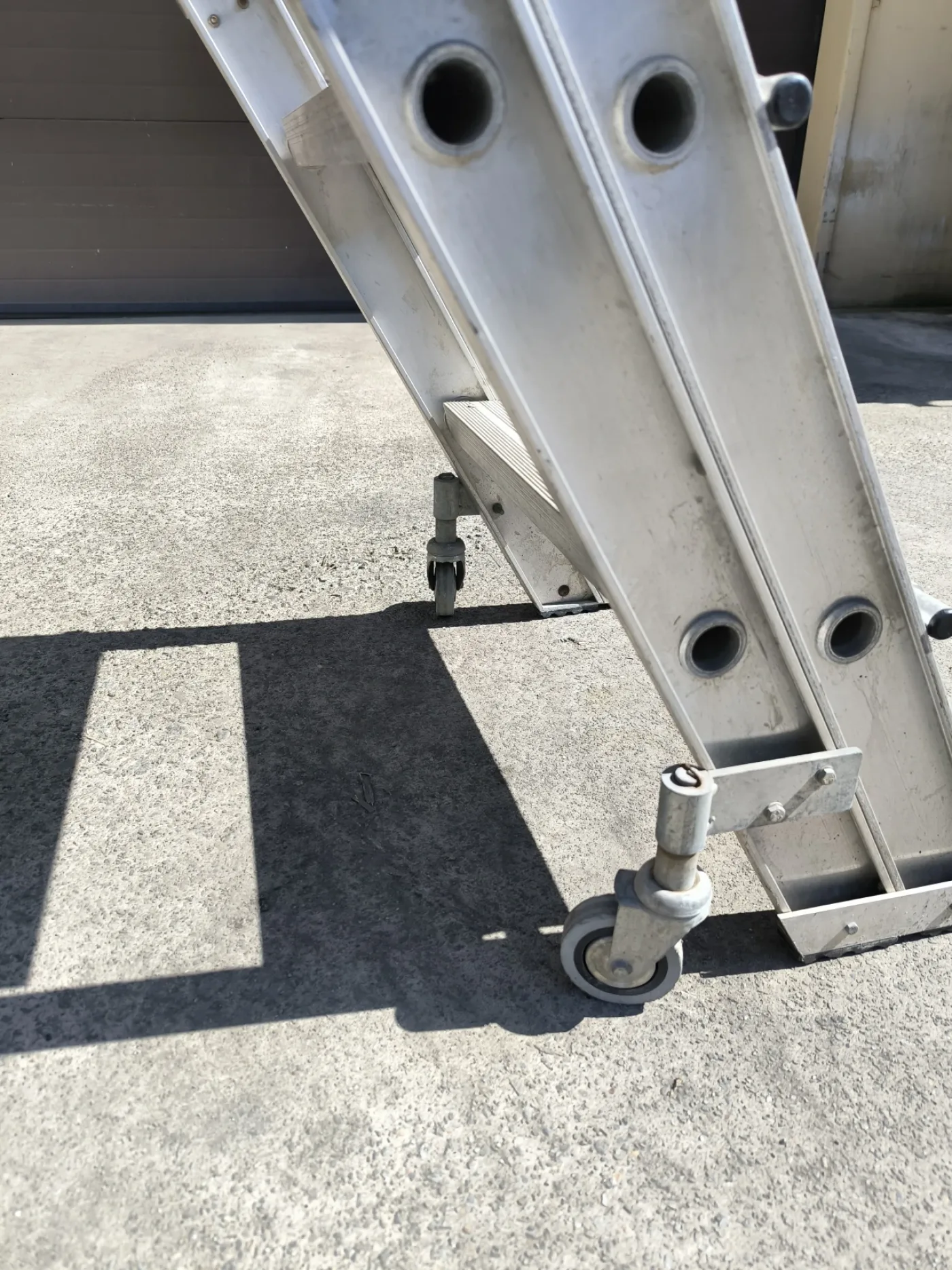 MOBILE LADDER - 3