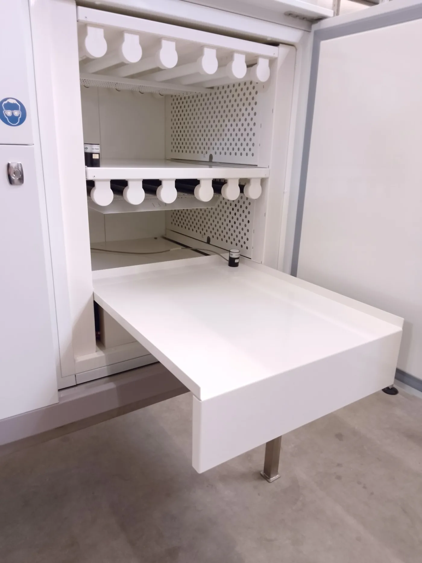 CABINA PER PROVA DI FOTOSENSIBILITÀ – WEISS – MOD. PHARMA 250 L - 5
