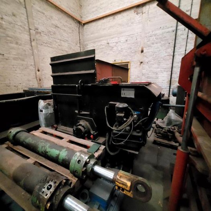 2002 BOA Recycling Equipment Paper Cardboard Hogger W/Chain Conveyor