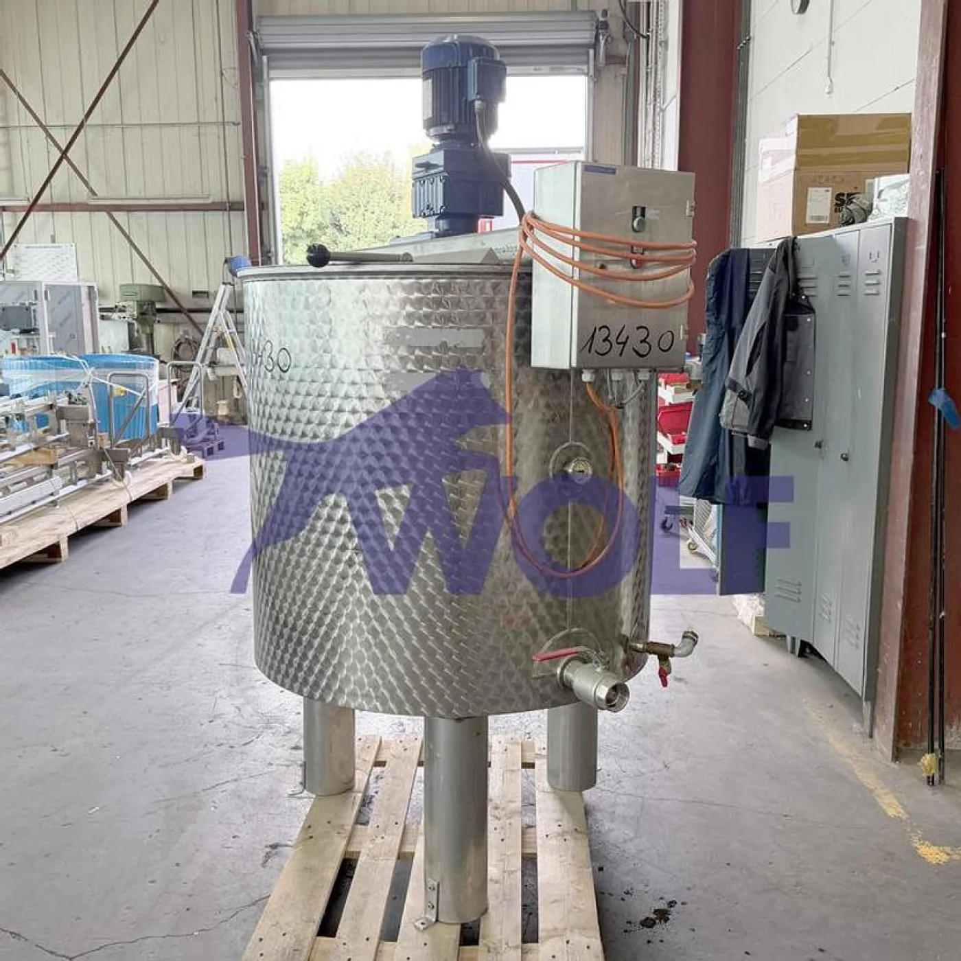 Edelstahl-Rührwerksbehälter "BSA-Schneider" - ca. 000 Liter Inhalt, doppelwandig. - 1