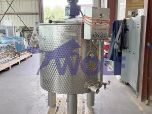 Edelstahl-Rührwerksbehälter "BSA-Schneider" - ca. 000 Liter Inhalt, doppelwandig.