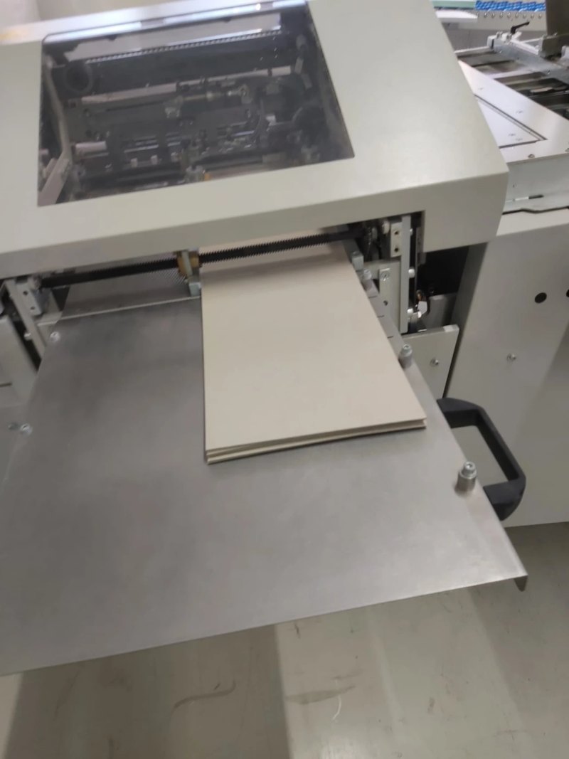 Kolbus DA 260 máquina de hacer tapas