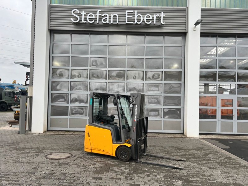 Jungheinrich EFG 215 / Triplex 4.25m / 1.851h / Batterie 2023