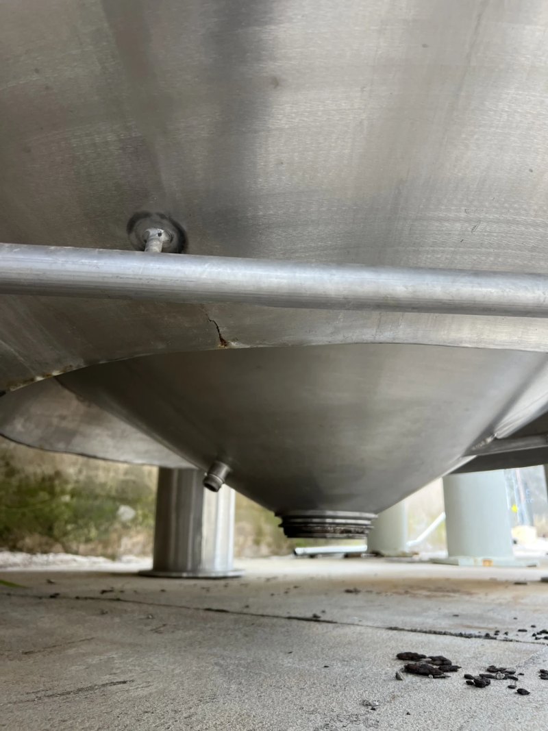 STAINLESS STEEL 304 TANK 30,000 LITRES WITH ANCHOR AGITATION AND HERMETIC INSULATION