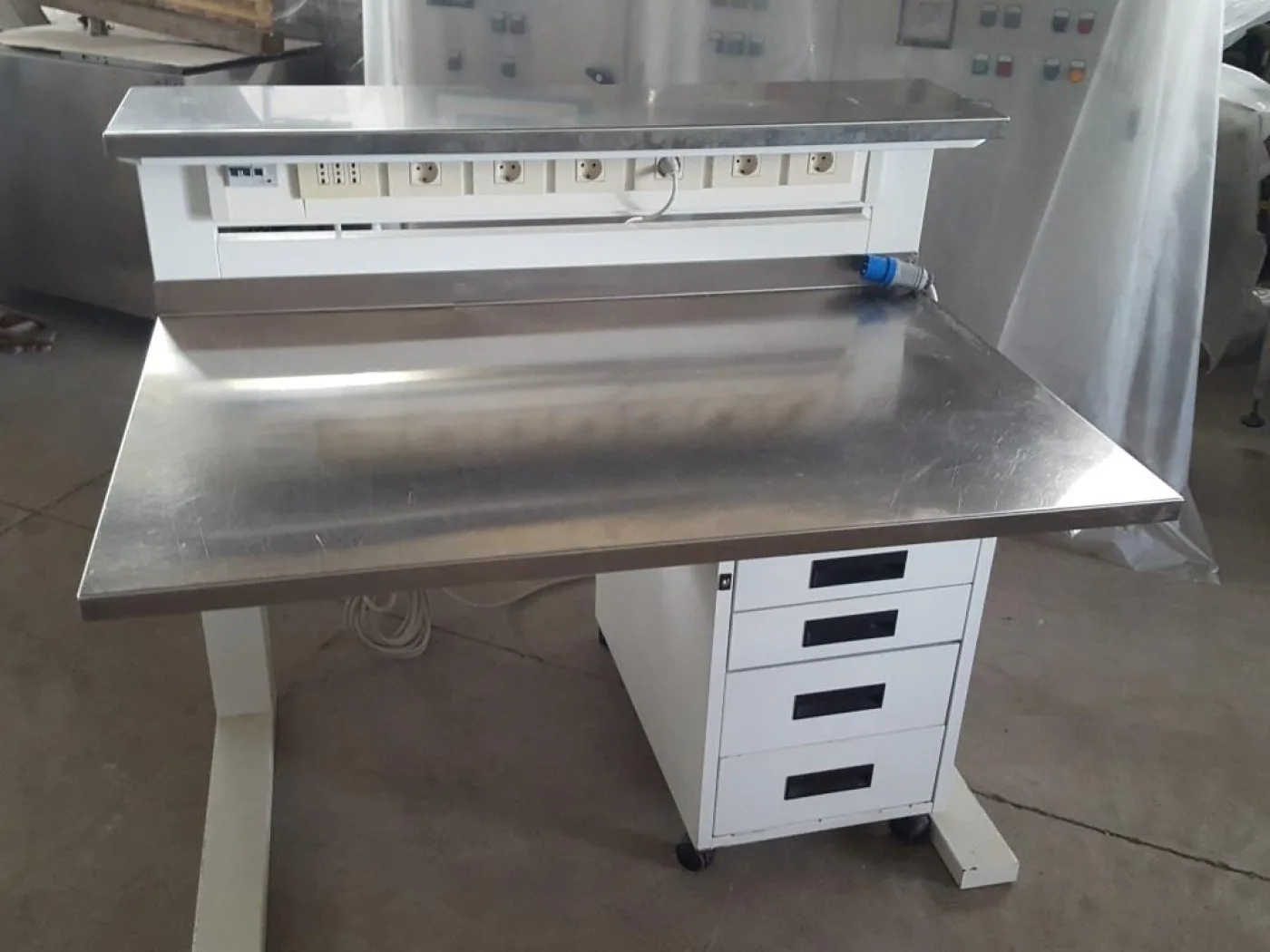 TAVOLO PORTASTRUMENTI IN ACCIAIO INOX - 8