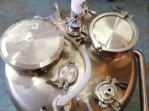 USED STAINLESS STEEL TANK 150 LITERS WITH AGITATION