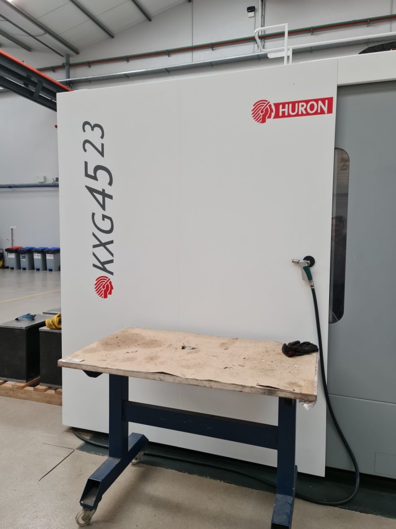 BEARBEITUNGSZENTRUM “HURON” TYP KXG 45-23