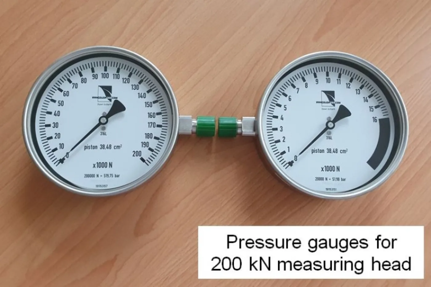 Pressure Gauges for 200 kN Measuring Head - 1