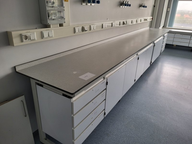 1928 – Used S+B Laboratory wall table (520 cm)