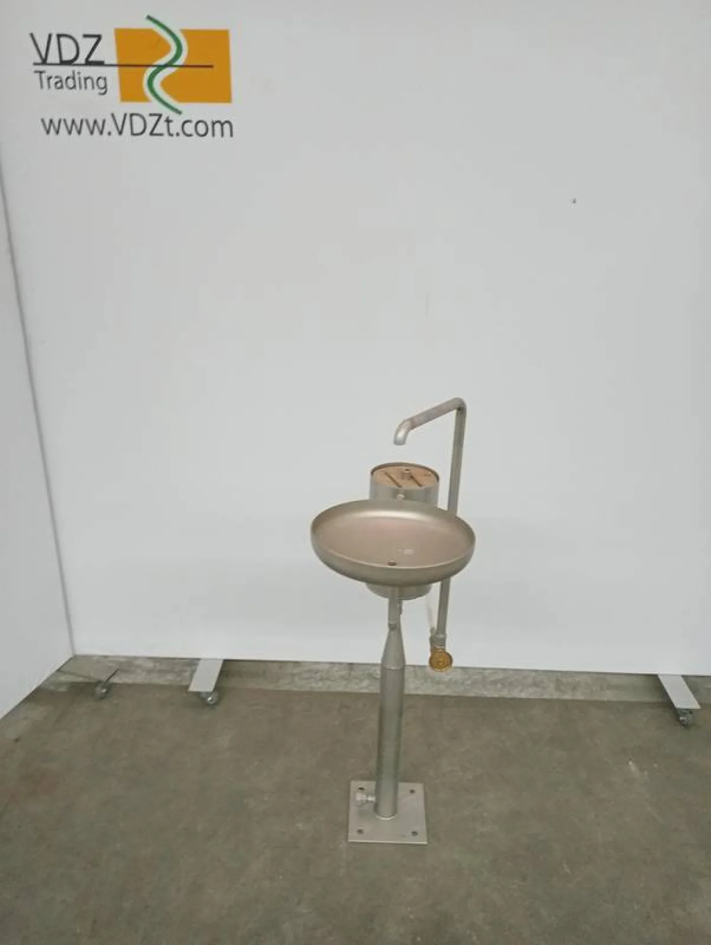 Wash basin with sterilizer - 4