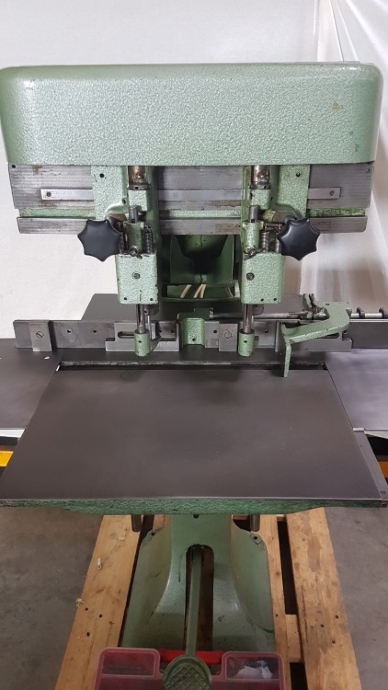 Papierbohrmaschine Hang 106 DT