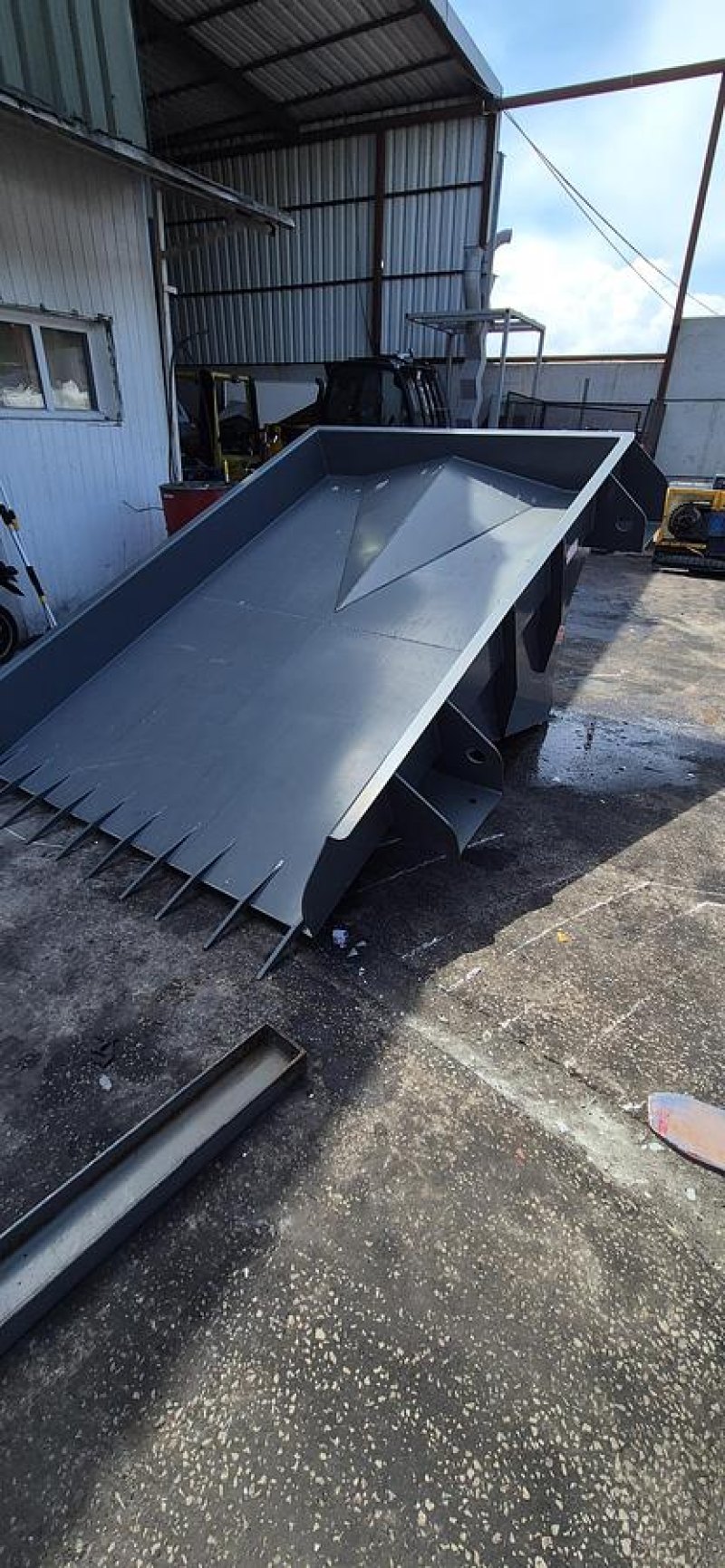 2024 2m Shaker Feeder