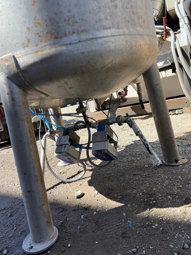 BACHILLER STAINLESS STEEL REACTOR 300 LITERS WITH AGITATION AND USED JACKET