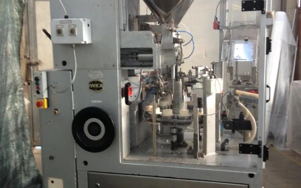 INTUBETTATRICE PER TUBETTI IN PLASTICA – IWKA – MOD. TU 100