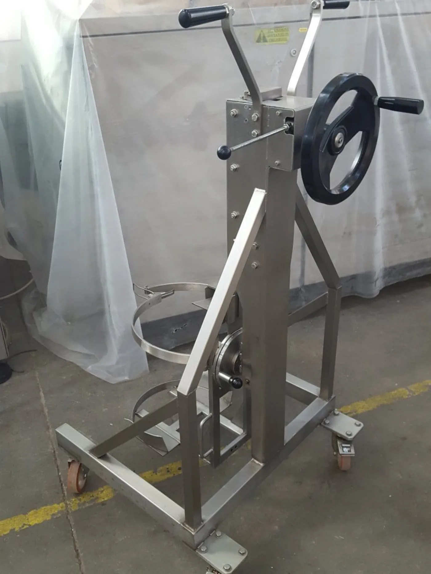 CARRELLO PORTAFUSTINI CON RIBALTATORE - 2