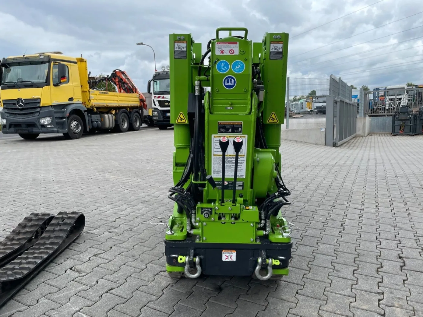UNIC URW295CBE/ Raupenkran / 8,8m / 2,9t - 4