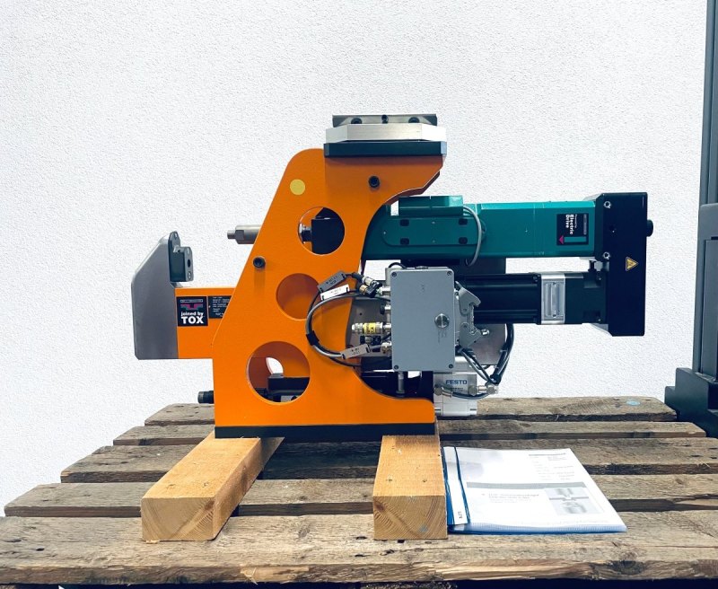 Tox Pressotechnik Clinchzange mit Servoantrieb EEB 002.010.A.002