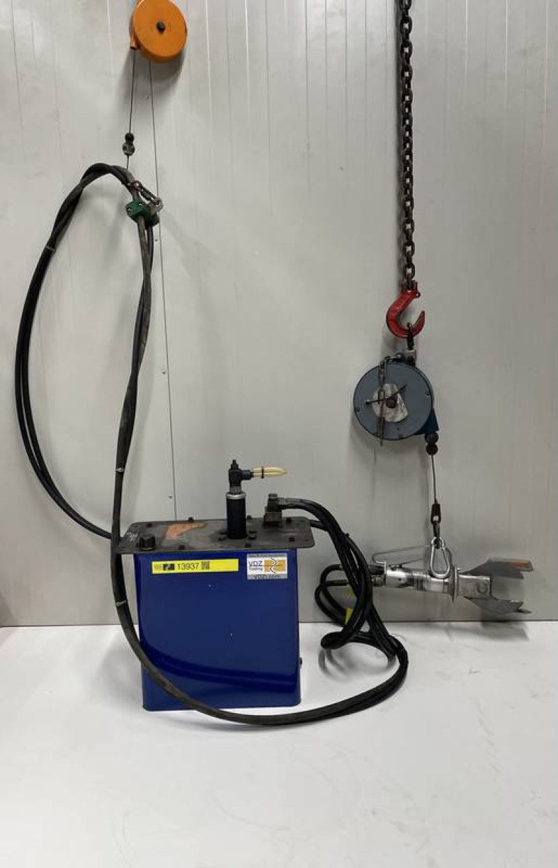 Leg cutter with hydraulic pump