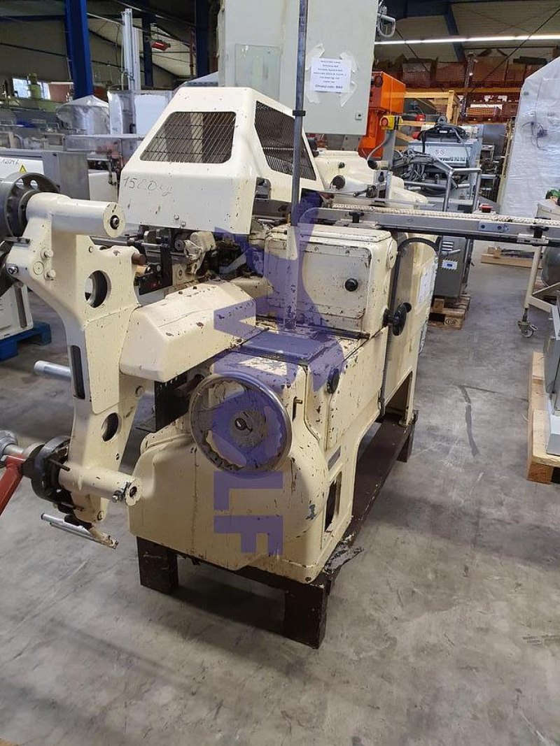 Riegelpackmaschine SIG - Type CK für zwei Packstoffe.