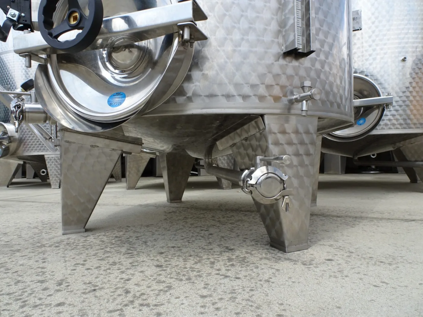 STAINLESS STEEL CAPACITY LITERS 3000 PNEUMATIC FLOATING LID MODEL CONICAL BOTTOM NEW EQUIPMENT - 3