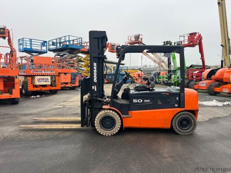 Doosan B50X5 5T 6m Triplex non-marking (1840)