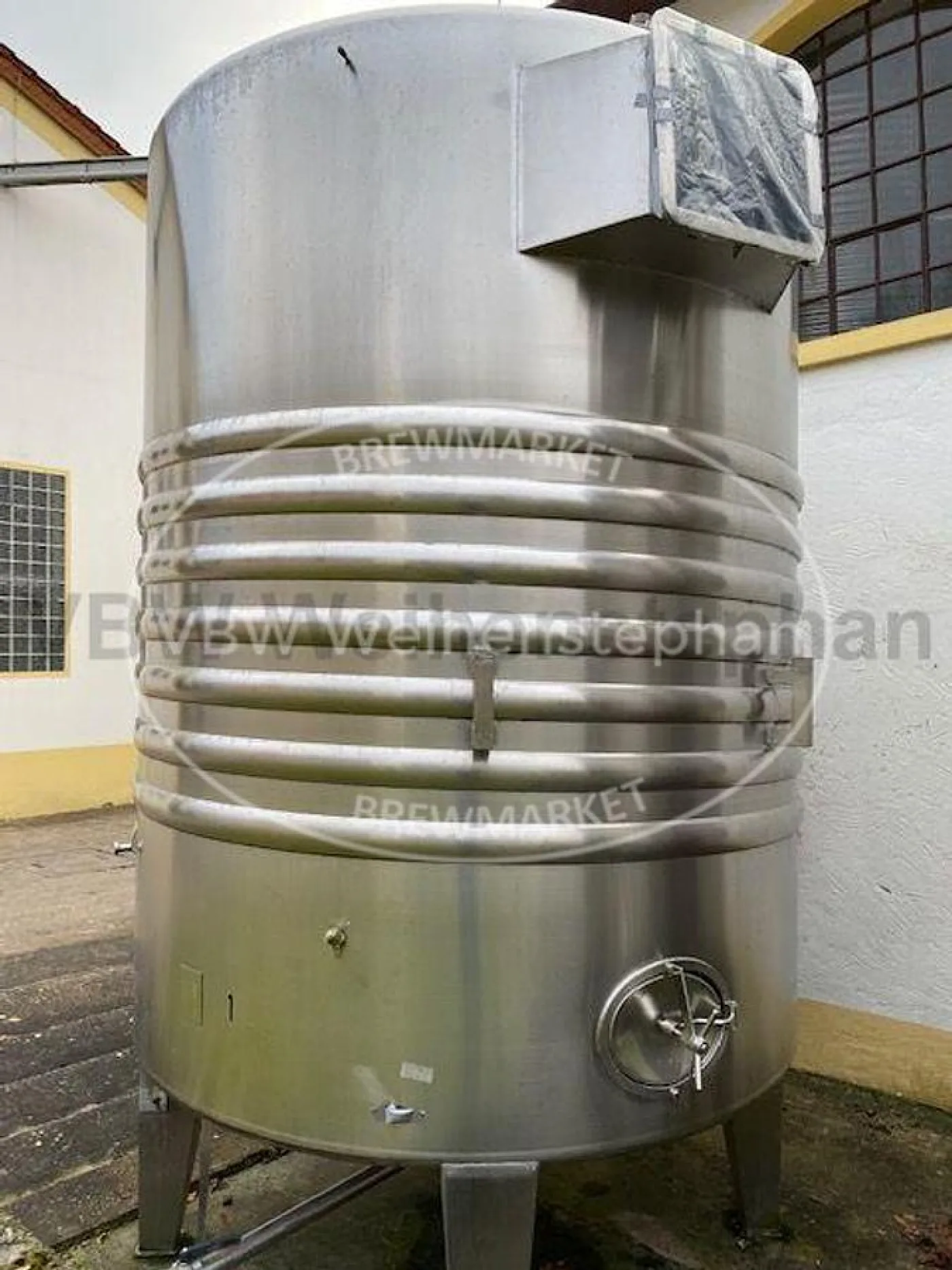 wheat beer fermentation tanks - 1