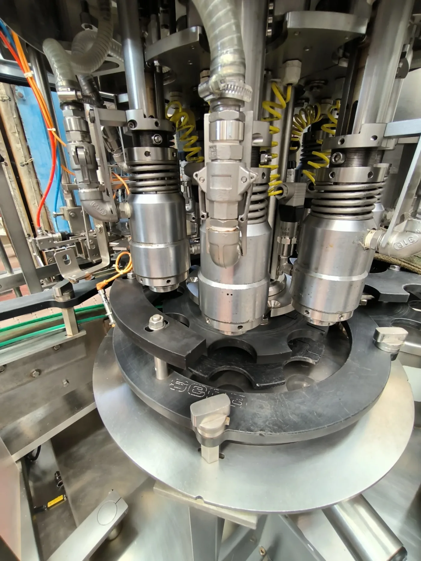LIQUID FILLER CAPPER SERAC R16E8/720 WITH VIBRATORY BOWL ADV DI10 - 2