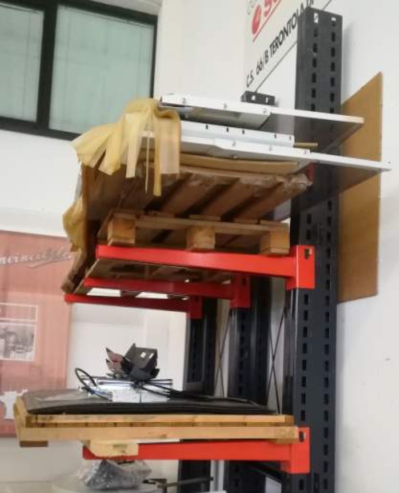 Cantilever monofronte