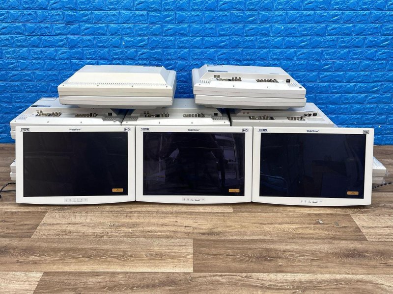 Karl Storz 24 Inch LCD Monitor -23 pieces With supply
