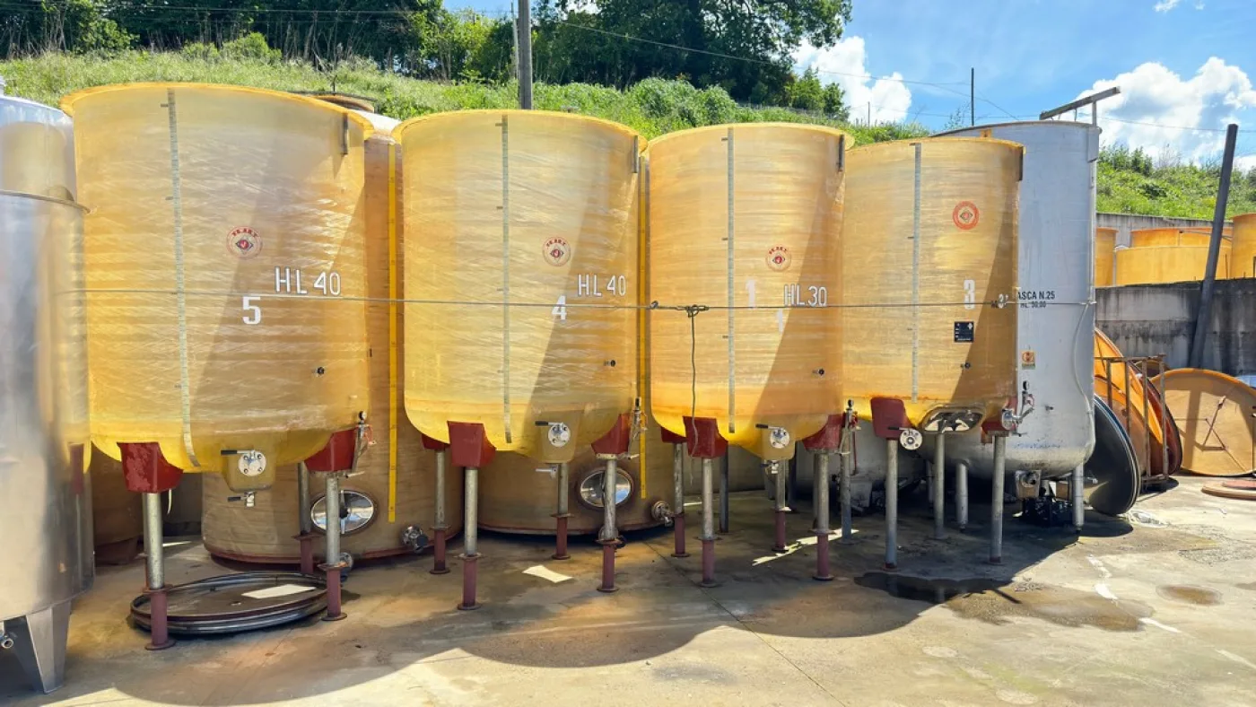 SERIES OF FIBERGLASS TANKS PNEUMATIC MODEL, ON LEGS, WITH AND WITHOUT DOOR, CAPACITY HL 30 AND HL 40 ABOUT, SECOND-HAND EQUIPMENTS - 1