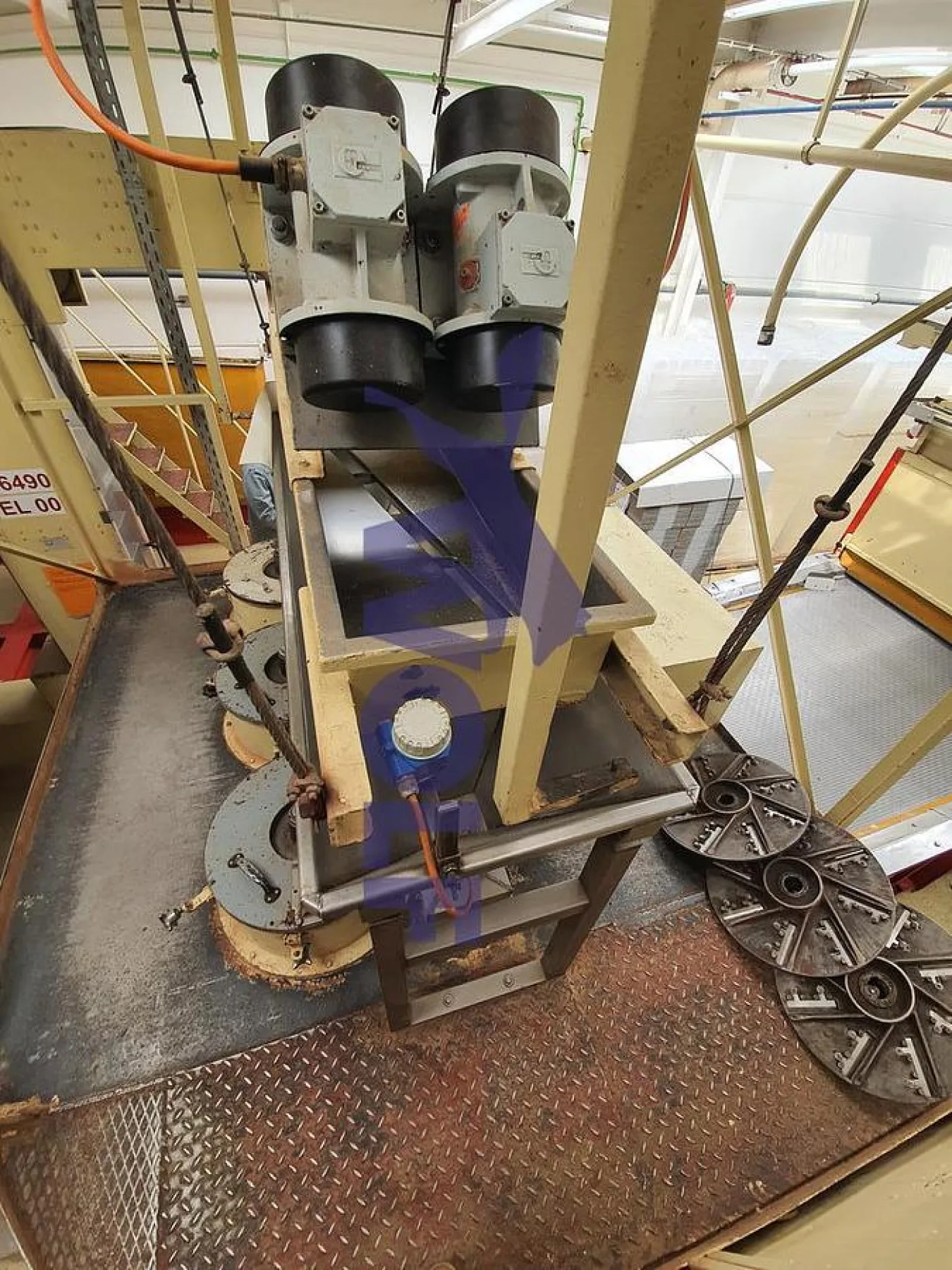 Mandel-Hobelmaschine BAUERMEISTER - mit 5 Köpfen Type MHO-22 in einem Gestell. - 1