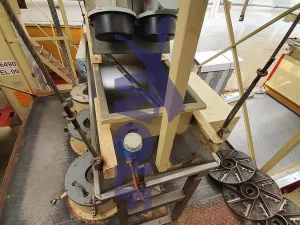 Mandel-Hobelmaschine BAUERMEISTER - mit 5 Köpfen Type MHO-22 in einem Gestell.
