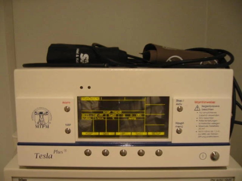 Mammendorfer Institut für physikalische Medizintechnik Tesla Plus EKG-Monitor (MRT)