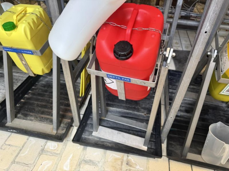 Chemical dosing / dispensing station 4x