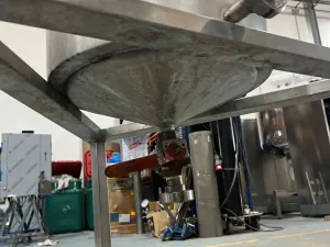 USED STAINLESS STEEL TANK 316 100 LITERS WITH SHIRT