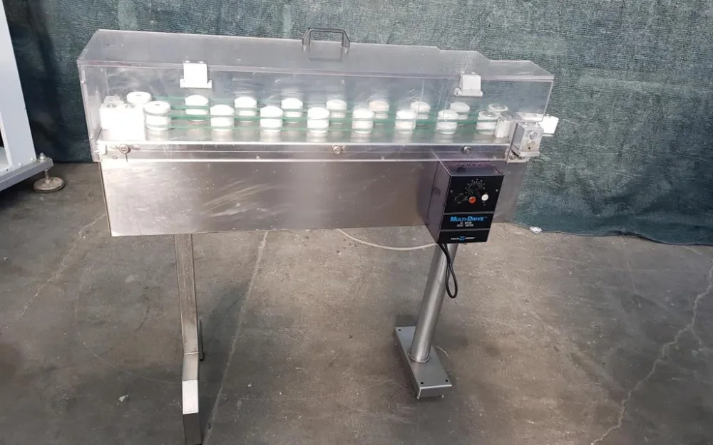 NASTRO TRASPORTATORE VERTICALE PER FIALE MOTORIZZATO CON VARIATORE DI VELOCITÀ