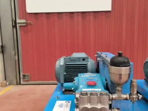 TRIPLE PLUNGER PUMP CAT PUMPS 661C 2.7 m3/h 207 bar