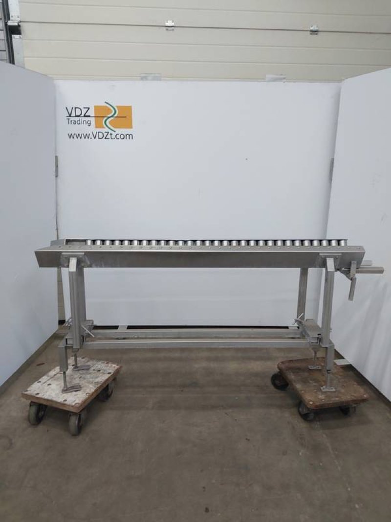 Pre-dehiding table with rollers