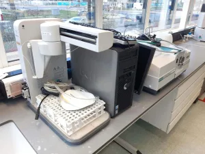 Varian Cary 300 Bio Uv-Vis Spectrophotometer met Sample Preparation System SPS 3