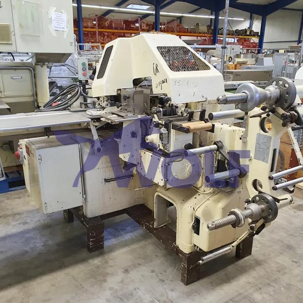 Riegelpackmaschine SIG - Type CK für zwei Packstoffe.