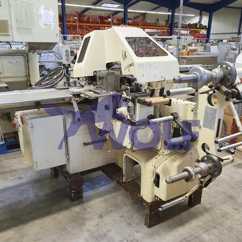 Riegelpackmaschine SIG - Type CK für zwei Packstoffe.