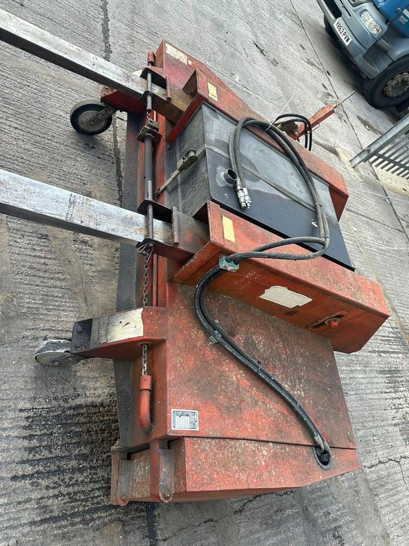 2003 GURNEY REEVE & CO Hydraulic Sweeper CollectorMM213 - 2